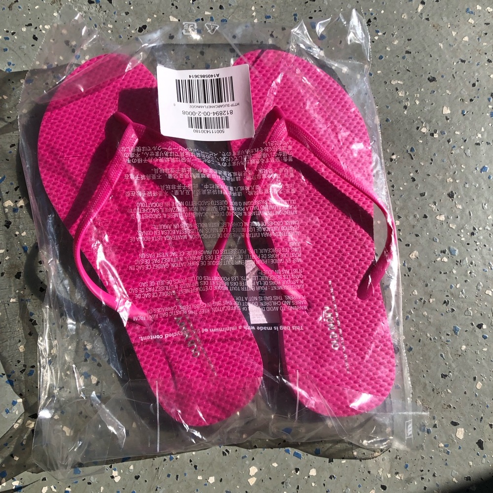 Old Navy Woman Flip Flops Sandals Summer Beach Size 8 NWOT  Pink Fuschia